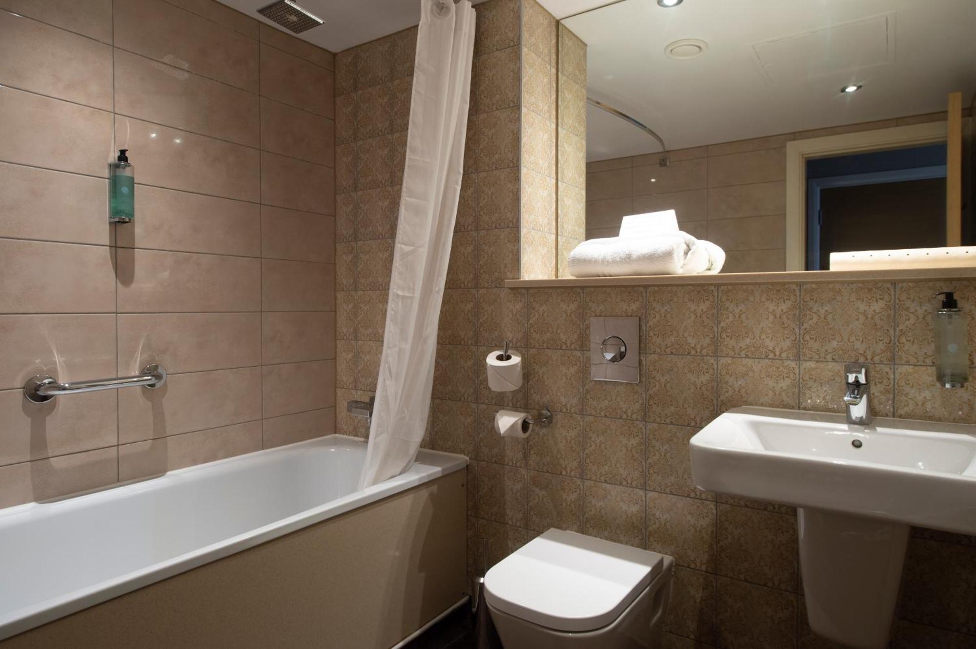 Sandford House Hotel Wetherspoon Huntingdon Eksteriør billede