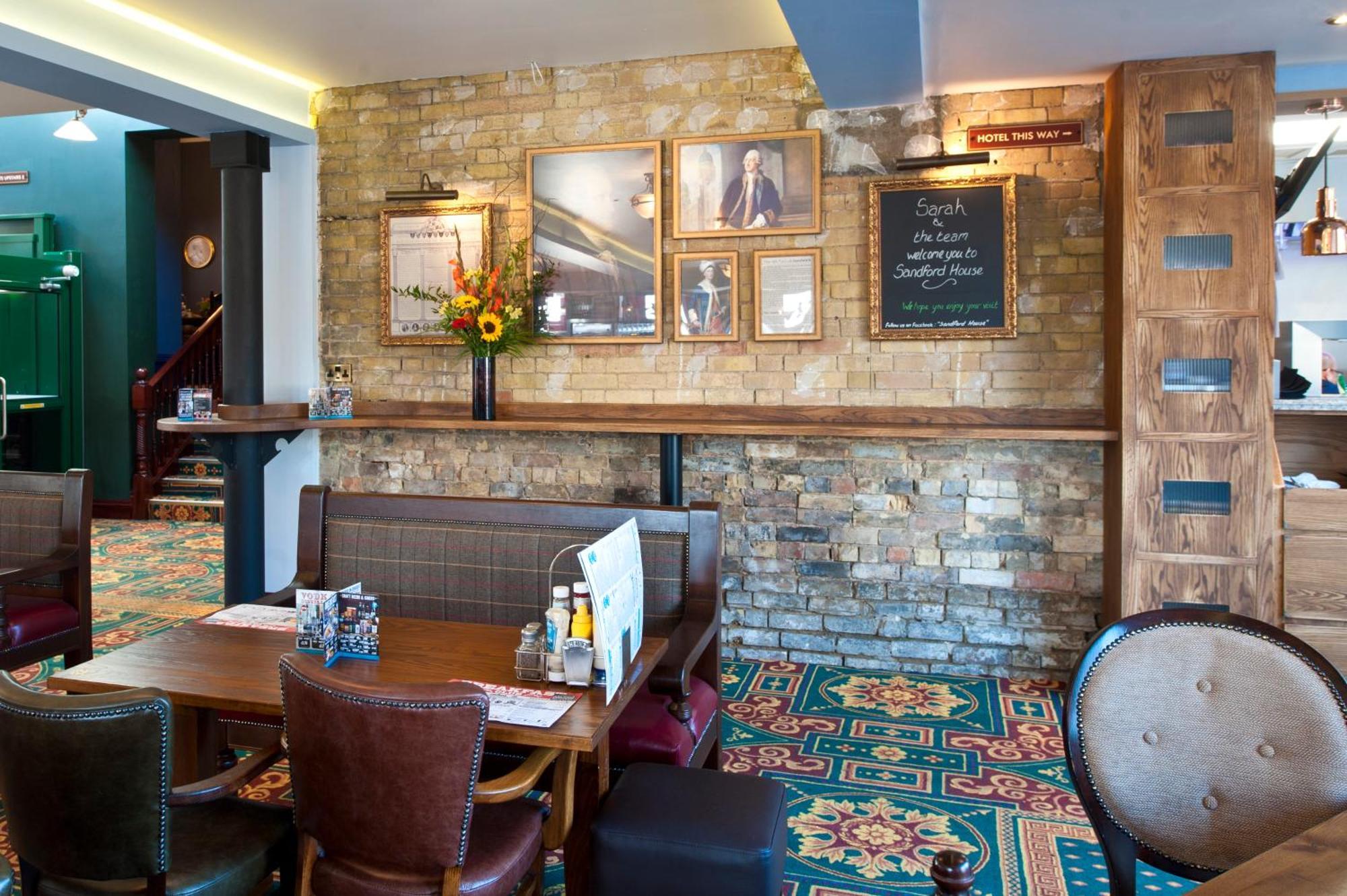 Sandford House Hotel Wetherspoon Huntingdon Eksteriør billede